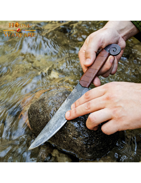 Coltello medievale a spirale con...