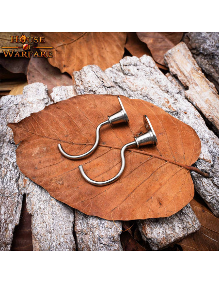 Coppia di supporti medievali cromati...