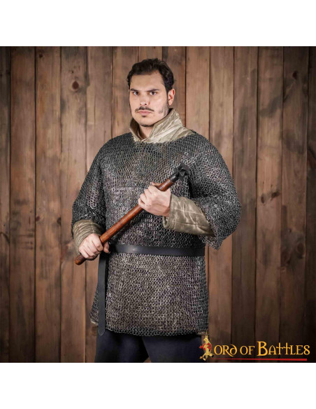 Cotta di maglia medievale con anelli...