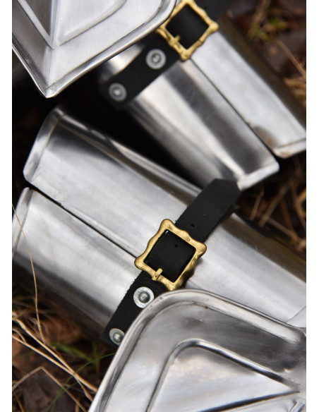 Armatura medievale e spallacci in...