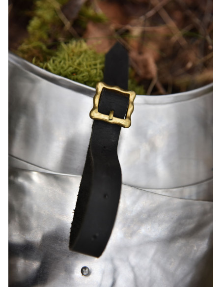 Armatura medievale e spallacci in...