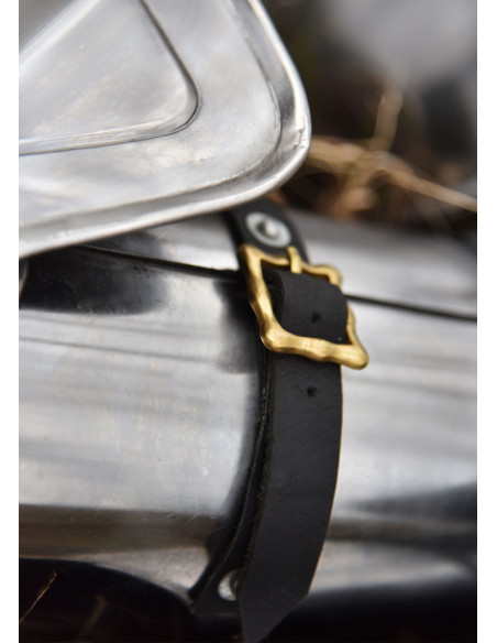 Armatura medievale e spallacci in...