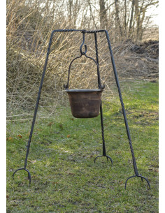 Treppiede medievale forgiato a mano, 98 cm. ca.