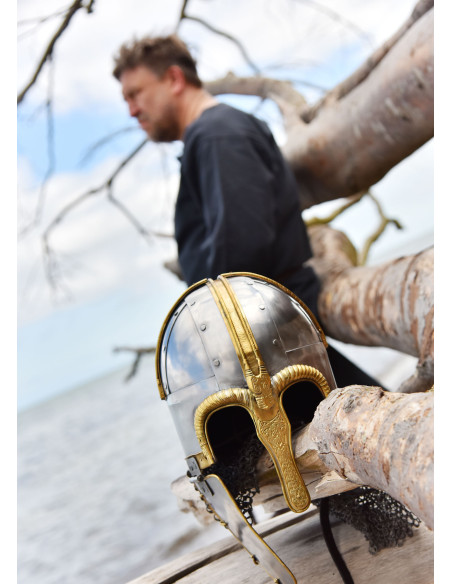 Elmo Coppergate, con boia rivettato,...