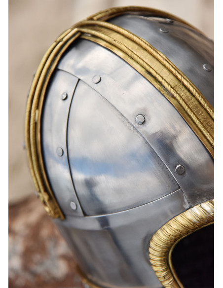 Elmo Coppergate, con boia rivettato,...