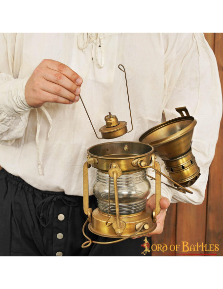 Lucerna medievale in ottone (15,7x33...