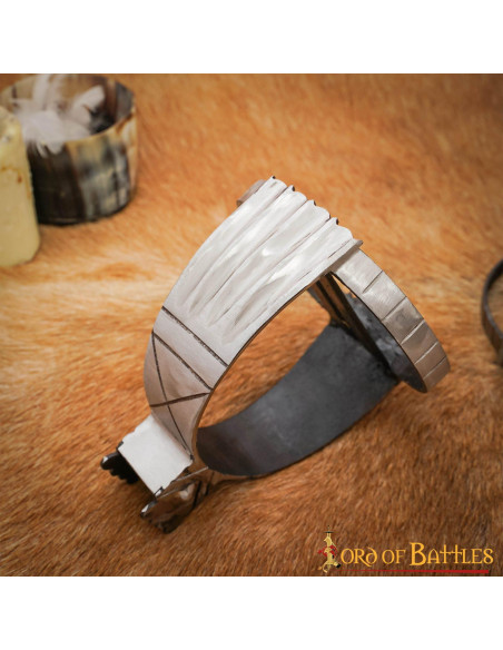 Staffe medievali in acciaio forgiato...