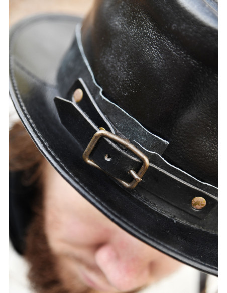 Cilindro medievale in pelliccia nera