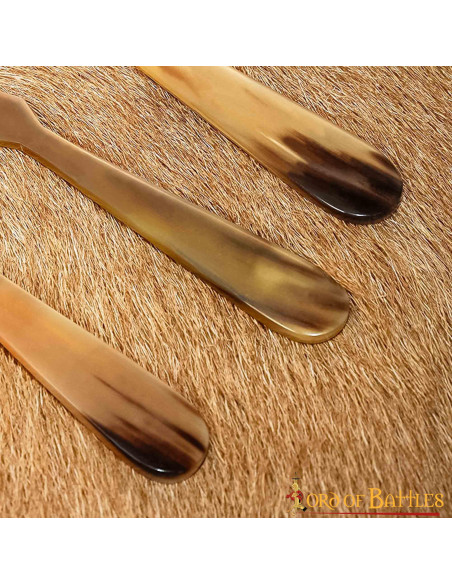 Set di 3 posate medievali in corno...