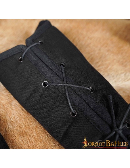 Braccialetti medievali imbottiti in...