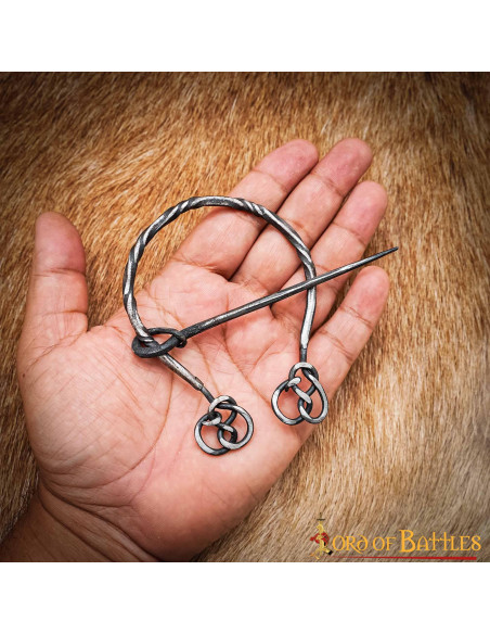 Fibula per cappe in acciaio forgiato...