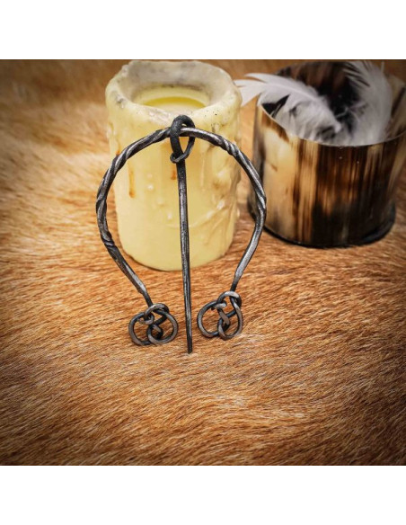 Fibula per cappe in acciaio forgiato...