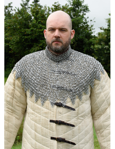 Mantello vescovile con cinghie di cuoio