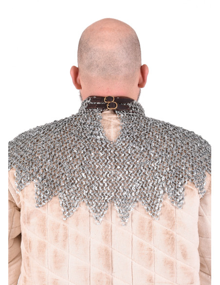 Mantello vescovile con cinghie di cuoio