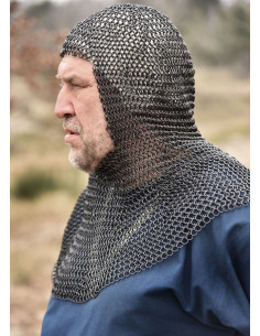 apertura quadrata della cotta di maglia nera del boia 2