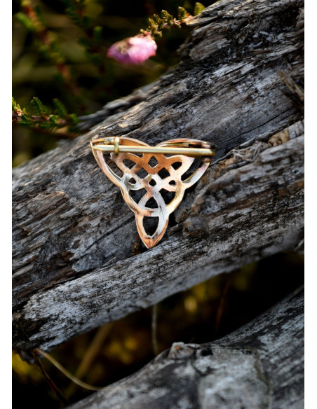 Fibula celtica Triquetta in bronzo...