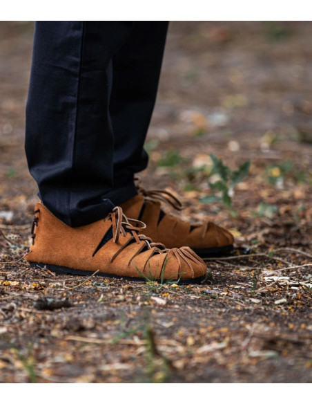 Sandali romani bassi in camoscio marrone