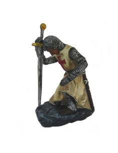 Cavaliere Templare medievale in miniatura inginocchiato...