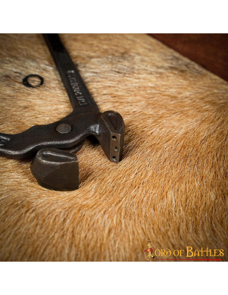 Pinza per anelli in cotta di maglia...