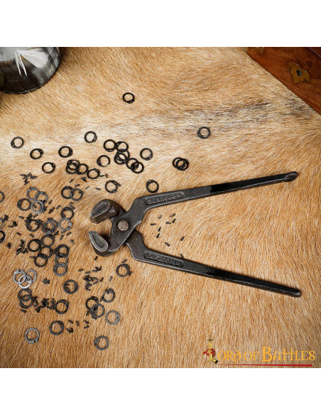 Pinza per anelli in cotta di maglia...