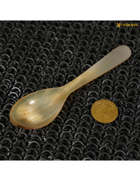 Set di 4 cucchiai medievali in corno...