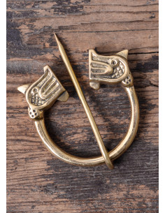 Spilla vichinga tipo fibula con teste di drago, ottone (6...