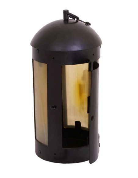 Lanterna medievale tonda con finestre...