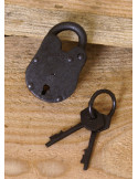 Lucchetto medievale con chiavi. Ricreazioni, LARP o Escape Room
