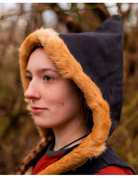 Top da donna medievale con cappuccio...