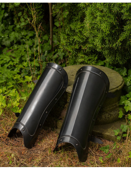 Modello di schinieri medievali in...