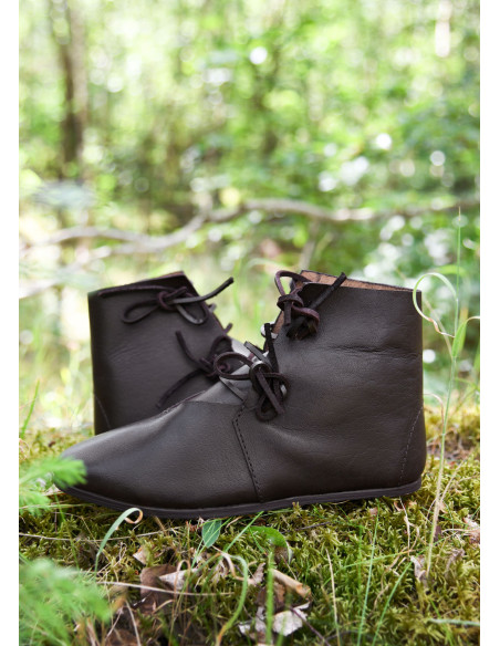 Stivaletti medievali con lacci,...