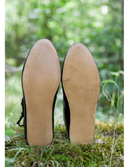 Stivaletti medievali con lacci,...