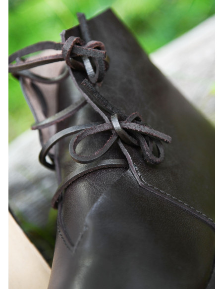 Stivaletti medievali con lacci,...