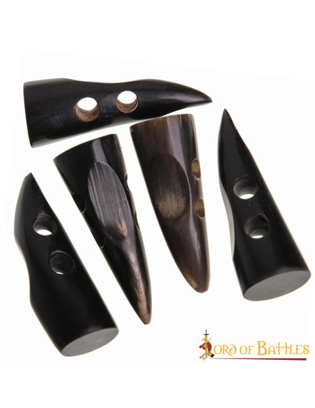 Set di 5 fermagli in corno medievali...