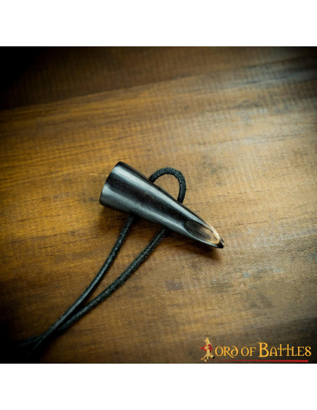 Set di 5 fermagli in corno medievali...