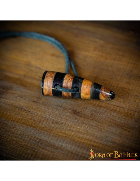 Set di 5 fermagli decorati in corno...