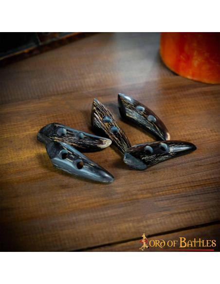 Set di 5 fermagli in corno con 2 fori...