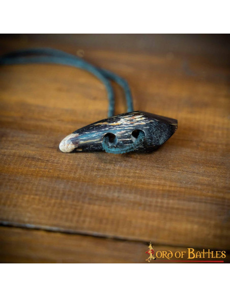 Set di 5 fermagli in corno con 2 fori...