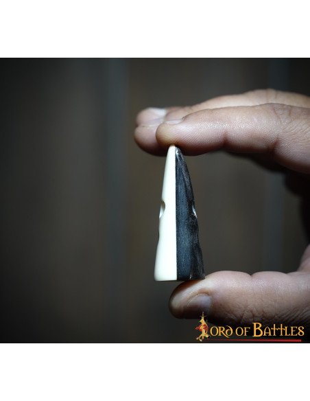 Set di 5 chiusure medievali in corno...