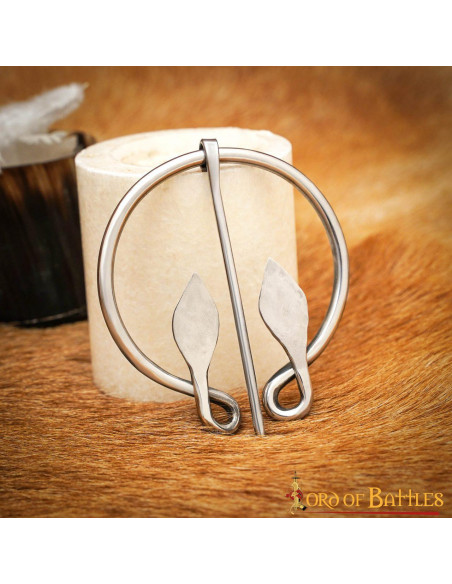 Spilla foglia celtica in acciaio...
