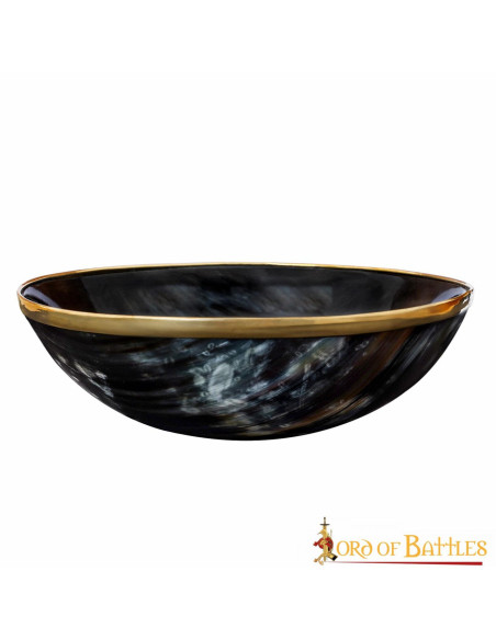 Ciotola in corno medievale con bordo...