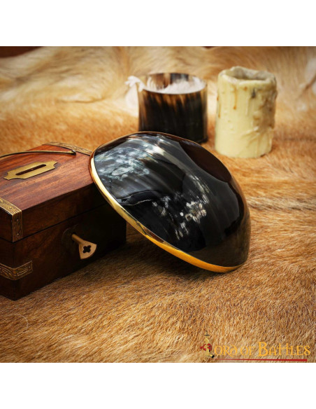 Ciotola in corno medievale con bordo...