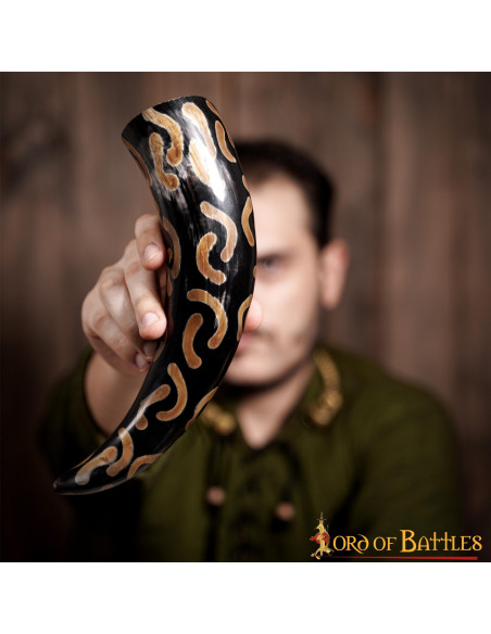 Corno di bue per bere, design Mezze Lune