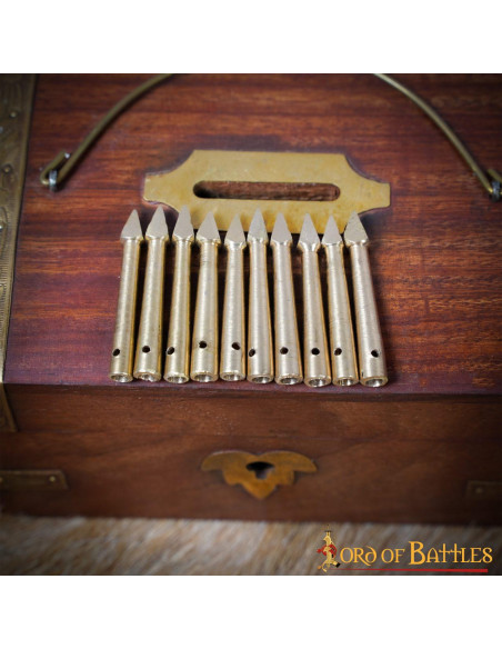 Set di 10 tacchetti in ottone...