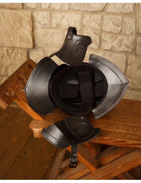 Casco bordeaux in acciaio lucido...