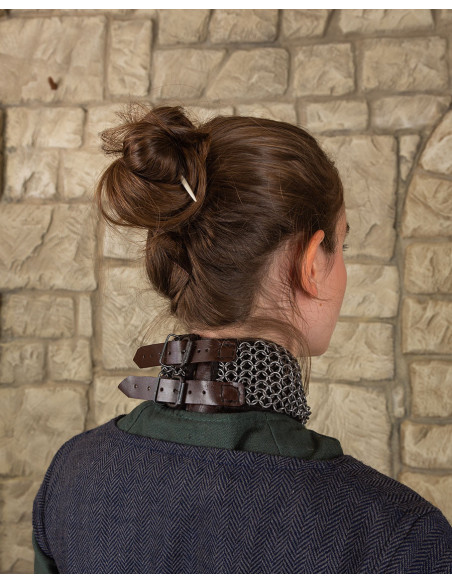 Collana in cotta di maglia modello...