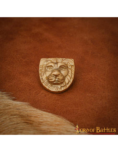 Lastra di ottone decorata con testa...