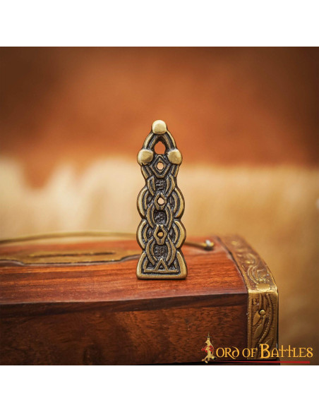 Punta della cintura celtica in ottone...