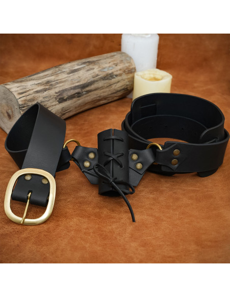 Baldacchino medievale in cuoio con...