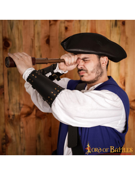 Bracciali medievali in cuoio con...